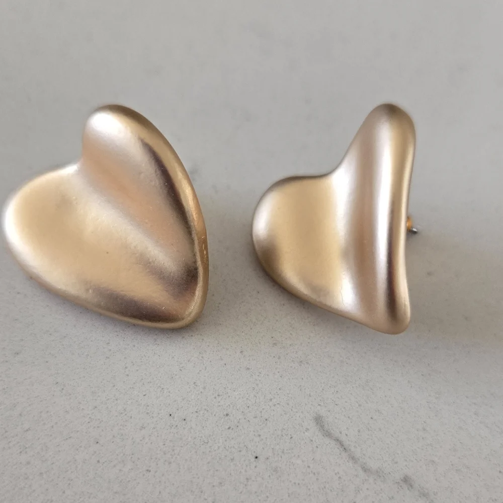 Heart Stud Earrings - Gold Matte - Picture 5 of 8